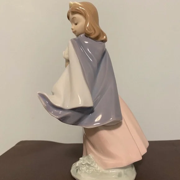 Lladro Porcelain Figurine; 6036; “Young Princess”; Girl in